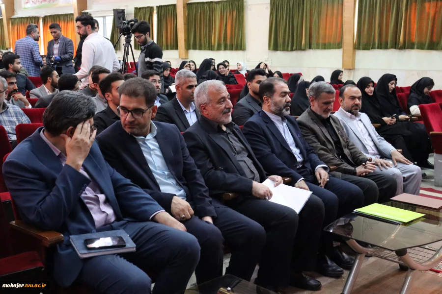 نشست صمیمانه استاندار اصفهان با مجموعه های دانشجویی استان در دانشکده شهید مهاجر 5