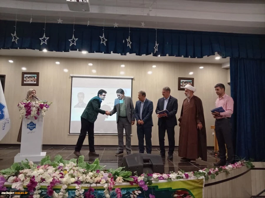 رئیس دانشگاه ملی مهارت در آیین تجلیل از سرآمدان آموزشی دانشگاه ملی مهارت واحد استانی اصفهان:
تدوین مسیرهای آموزشی مبتنی بر چارچوب‌های ملی و بین‌المللی صلاحیت حرفه‌ای و همچنین سند آمایش رشته‌های مهارتی در دستور کار دانشگاه قرار دارد. 7