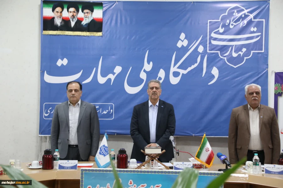 دکتر زمانی در آیین تجلیل از سرآمدان آموزشی چهارمحال محال و بختیاری:
سرآمدی آموزشی در دانشگاه ملی مهارت یعنی تبدیل دانش به مهارت و مهارت به اشتغال 2